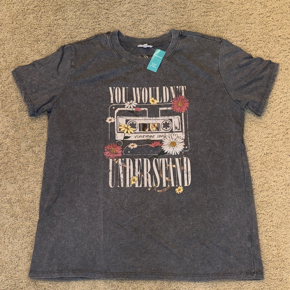 Maurices Women’s T-shirt Fun Graphic - Picture 2 of 8